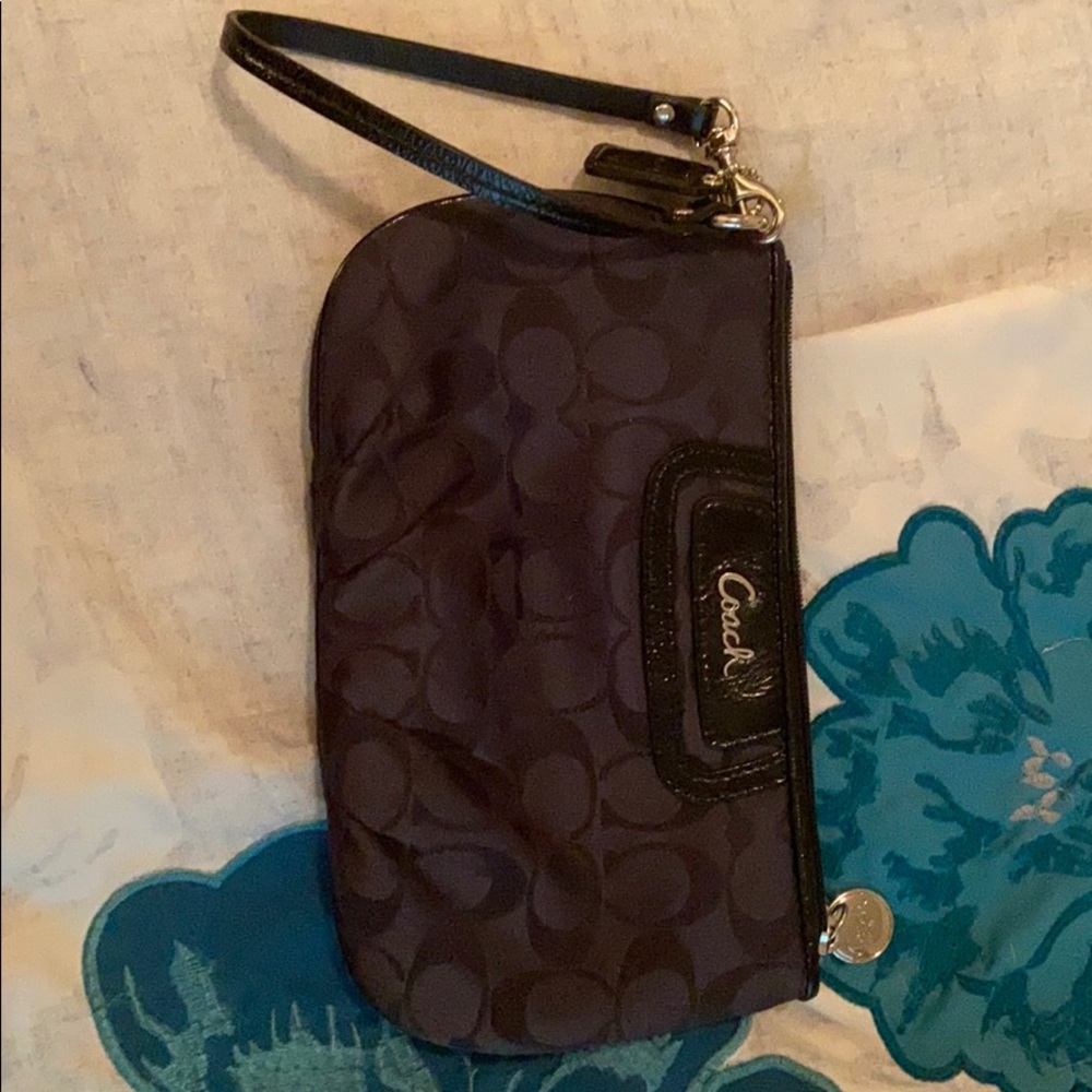 Coach Wristlet Black with Classic Design F…